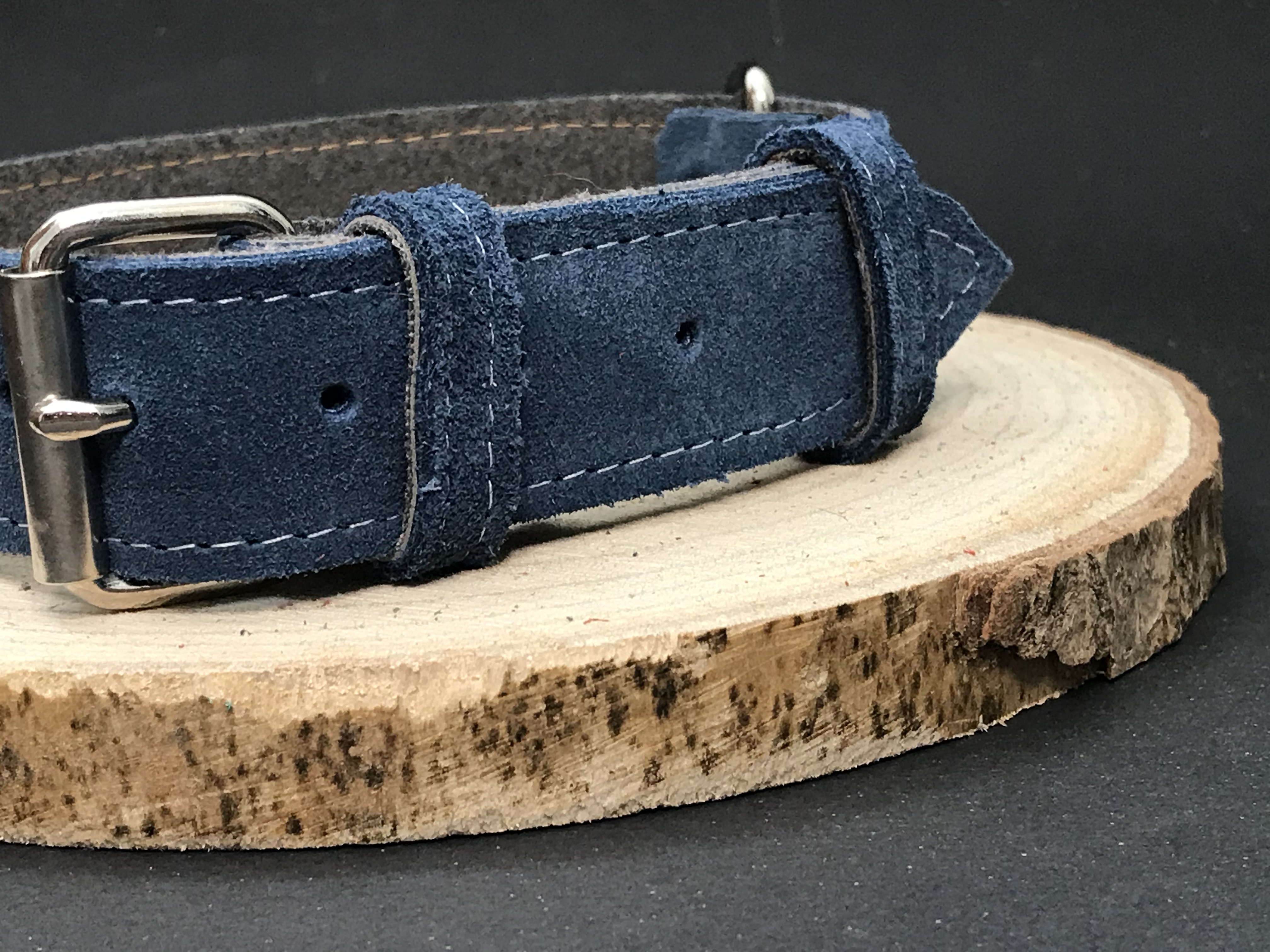 Palkar obojok z velúrovej kože pre psov 50 cm x 30 mm modrá