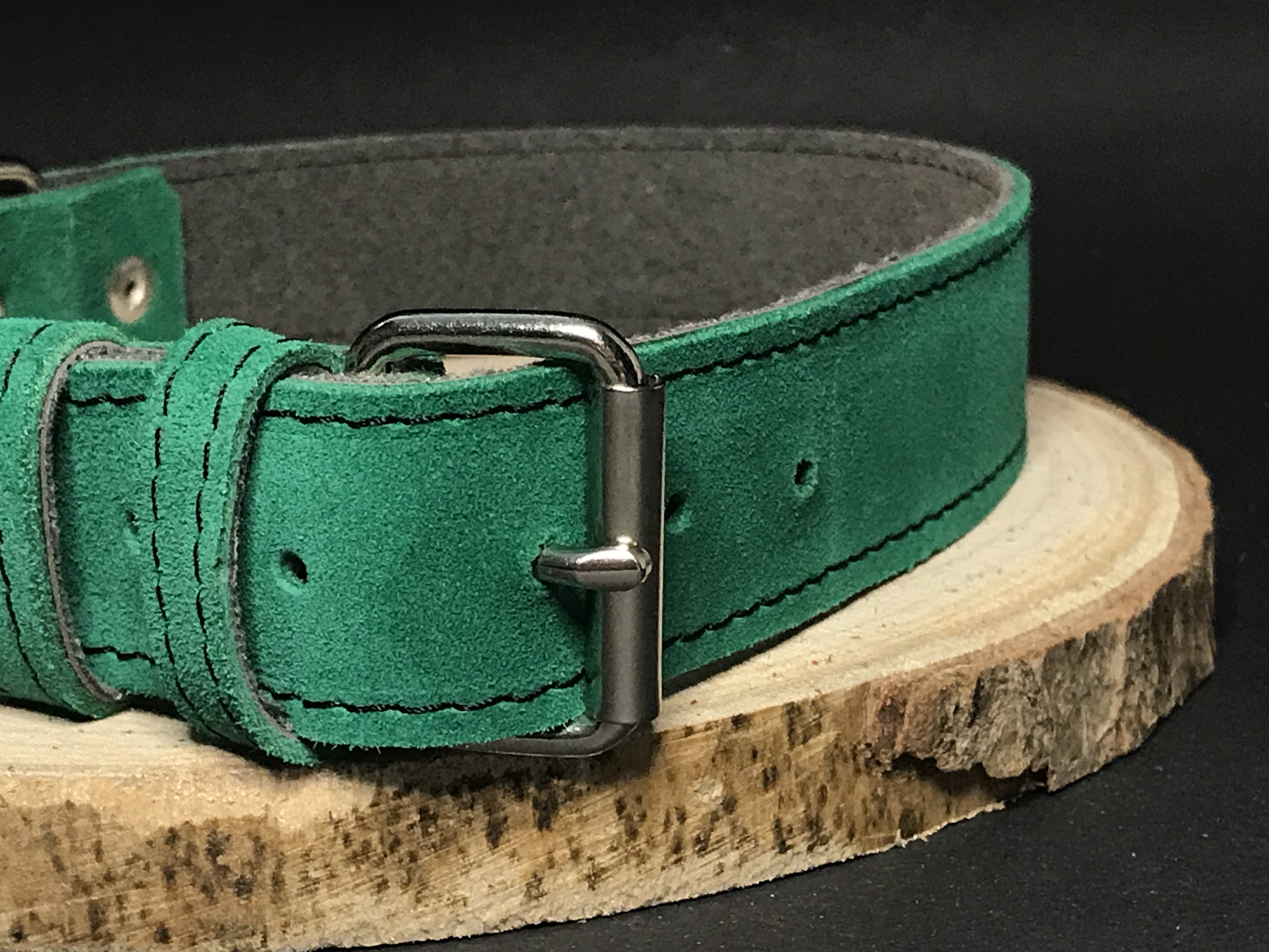 Palkar obojok z velúrovej kože pre psov 55 cm x 30 mm zelená