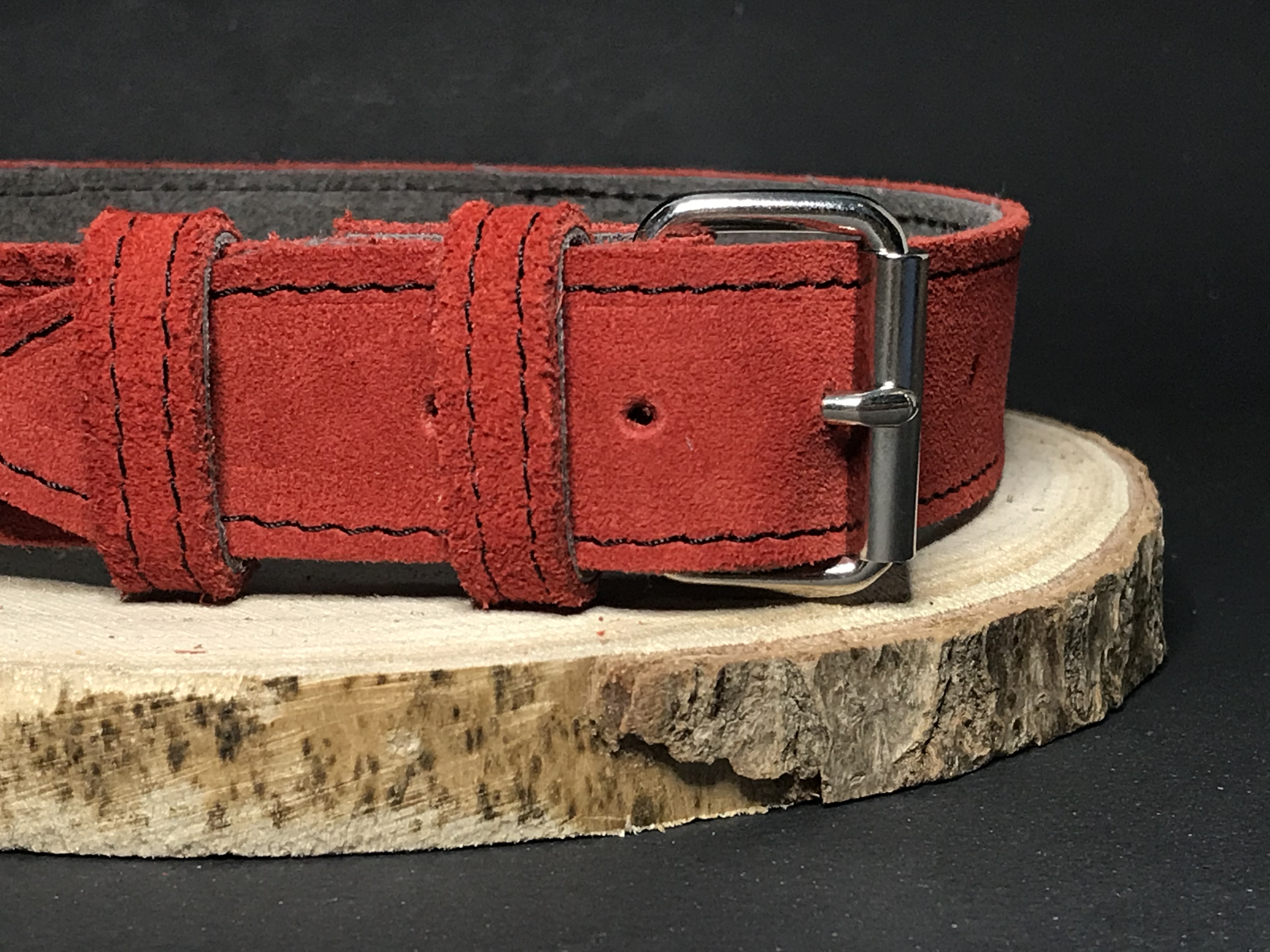Palkar obojok z velúrovej kože pre psov 55 cm x 30 mm tmavo-červená
