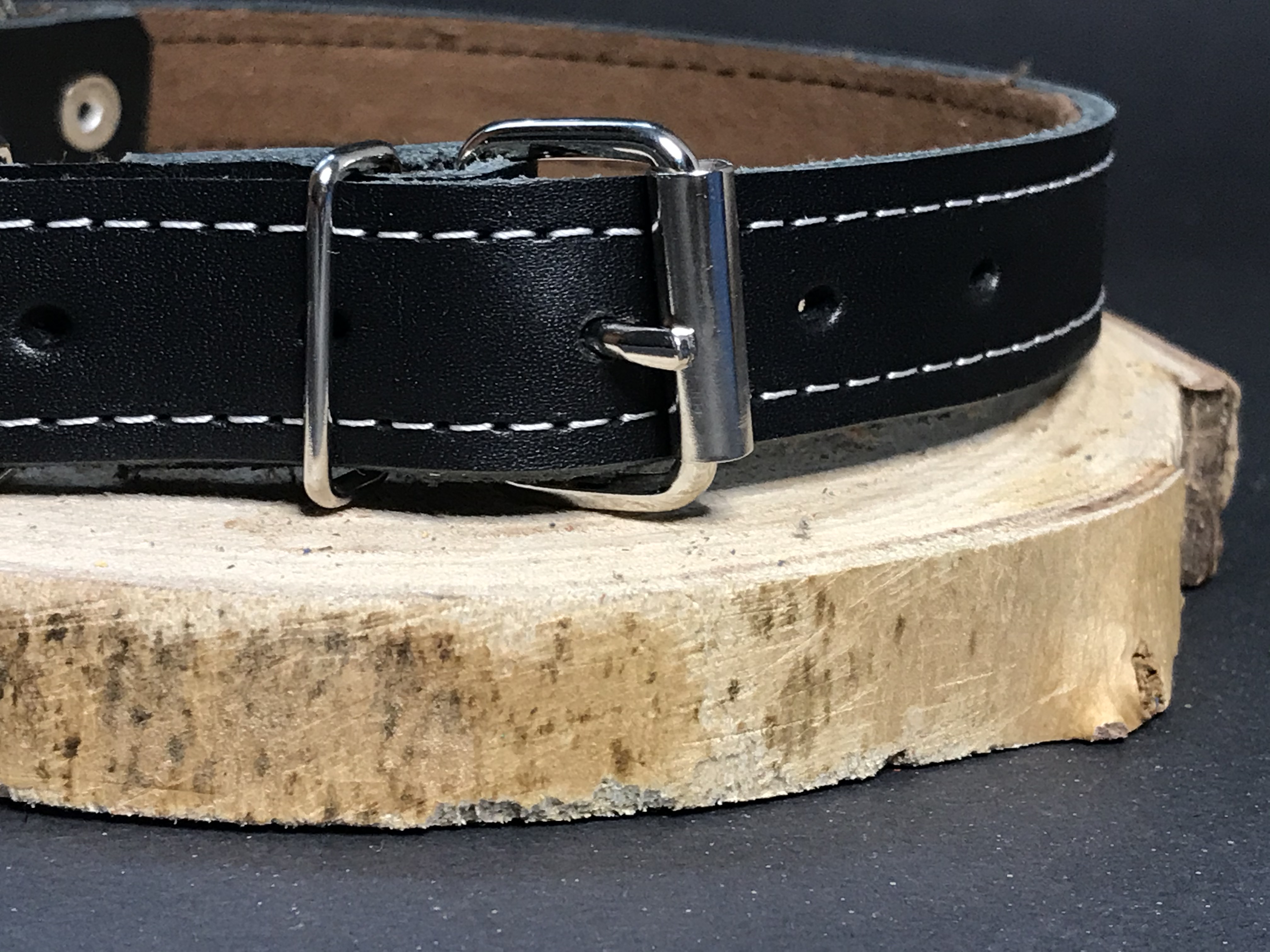 Palkar obojok z kože hladenice pre psov 55 cm x 22 mm čierny