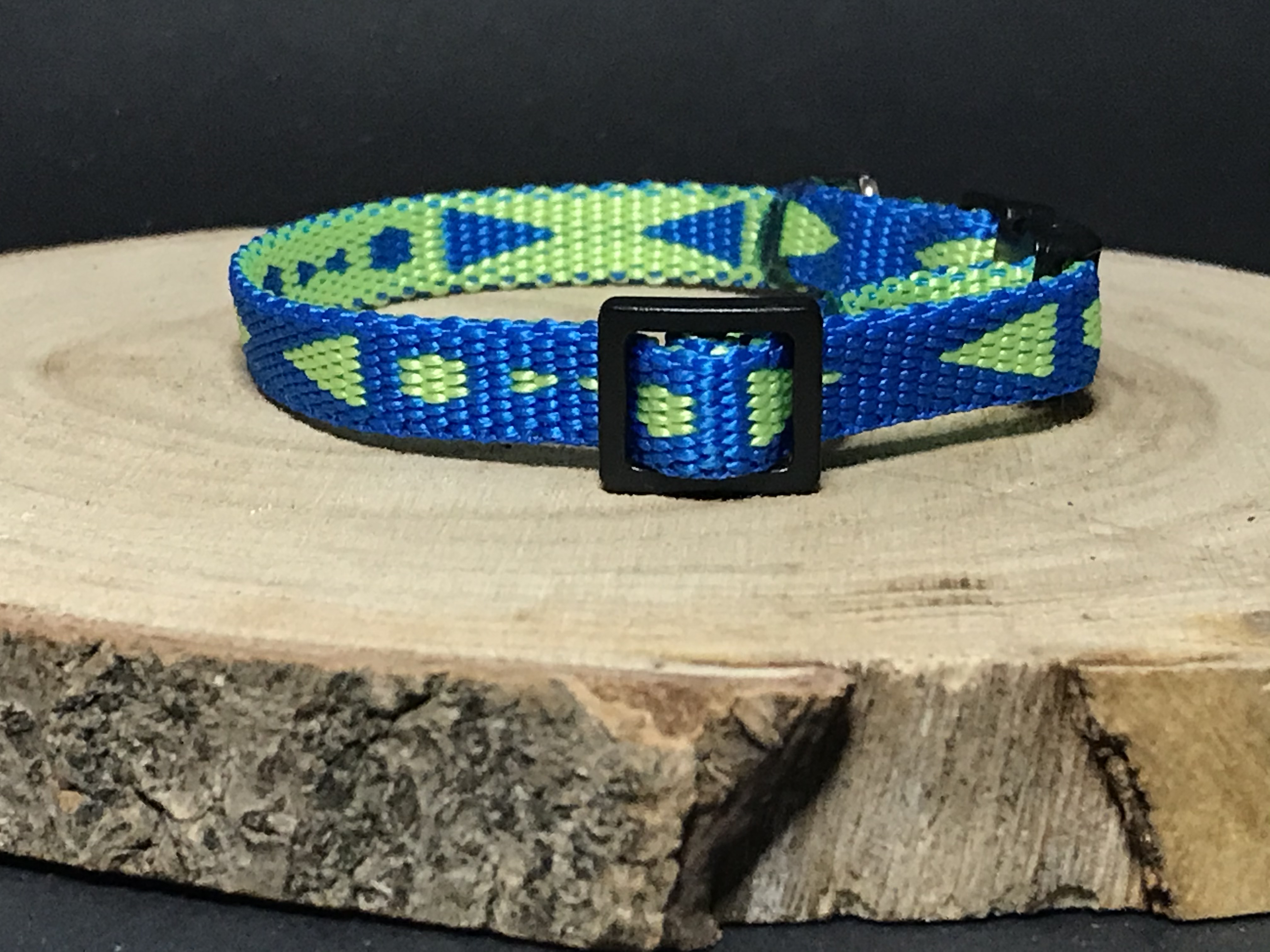 Palkar obojok z popruhu pre psov 25 cm x 10 mm modro-žltá s šípkami