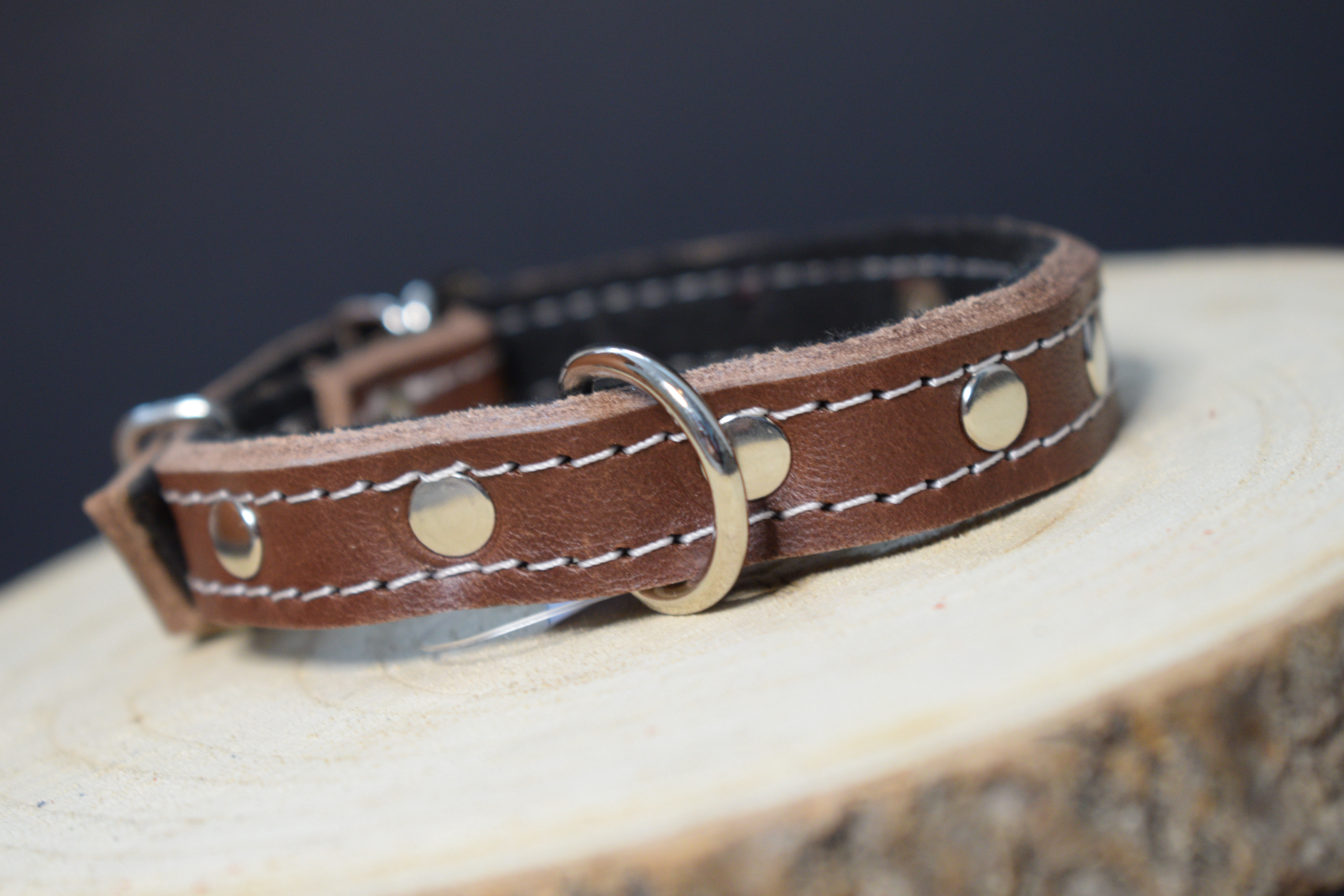 Palkar zdobený obojok z kože hladenice pre psov 30 cm x 14 mm hnedá