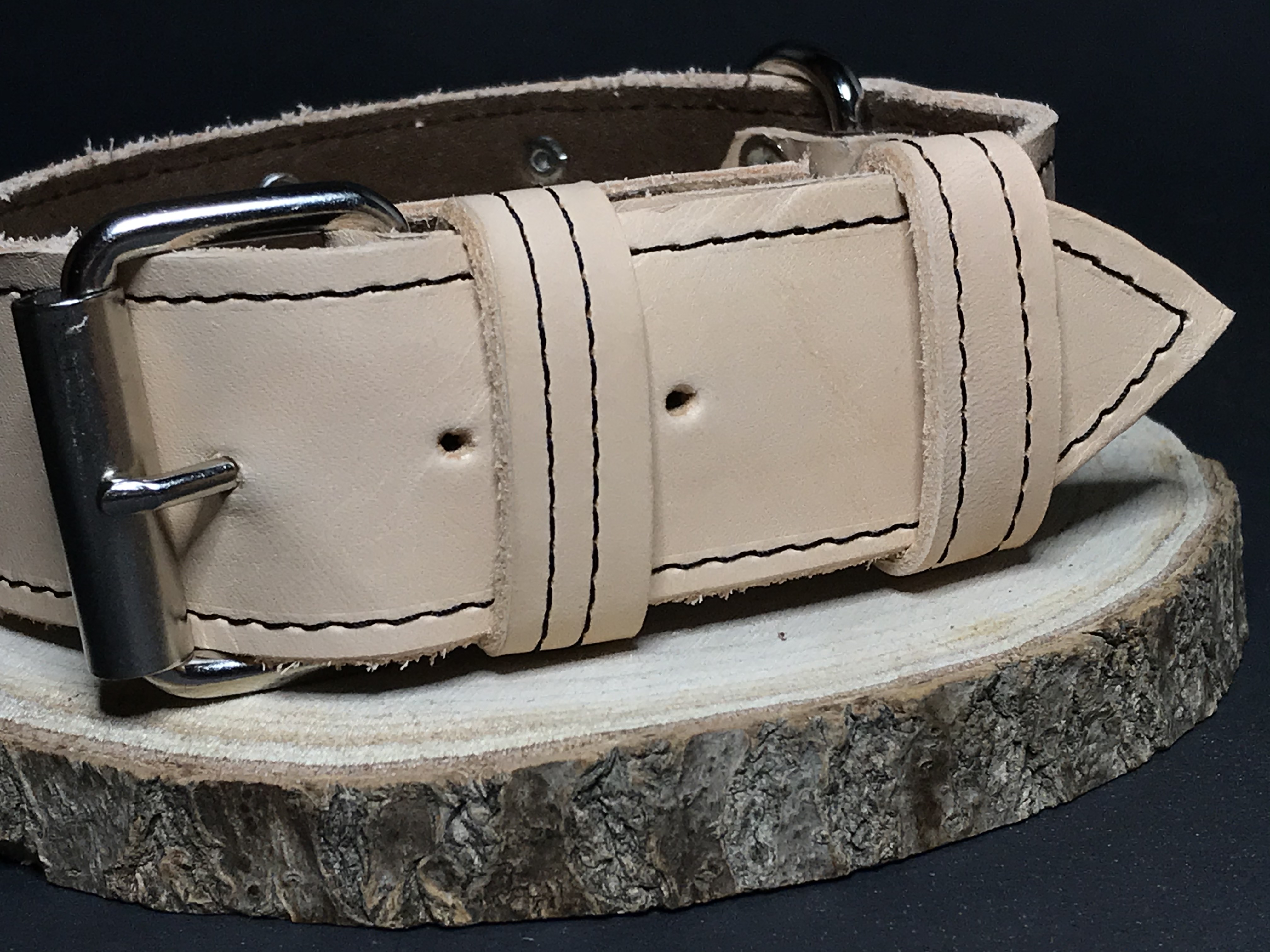 Palkar zdobený obojok z kože hladenice pre psov 55 cm x 40 mm prírodný
