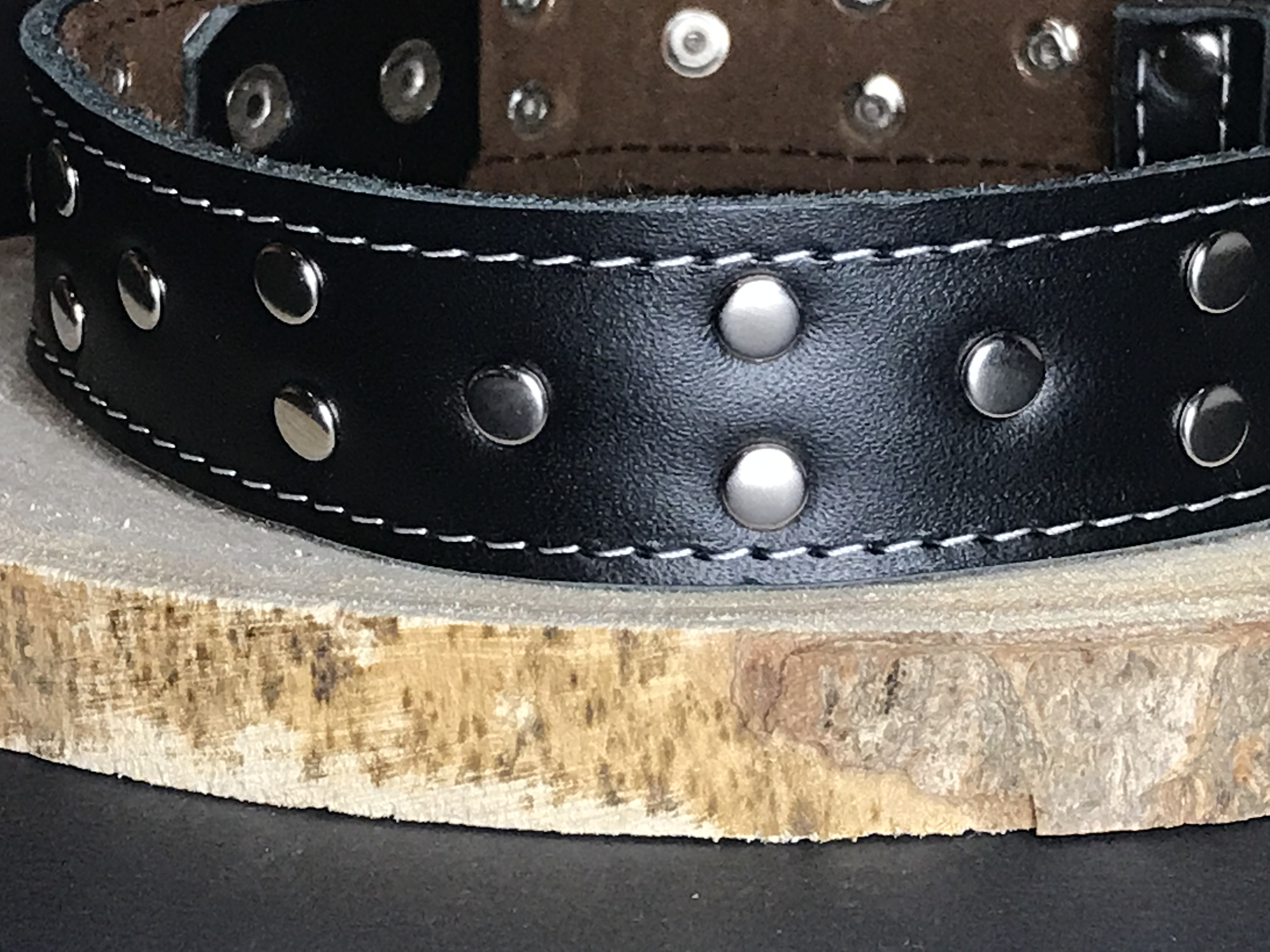 Palkar zdobený obojok z kože hladenice pre psov 60 cm x 30 mm čierny