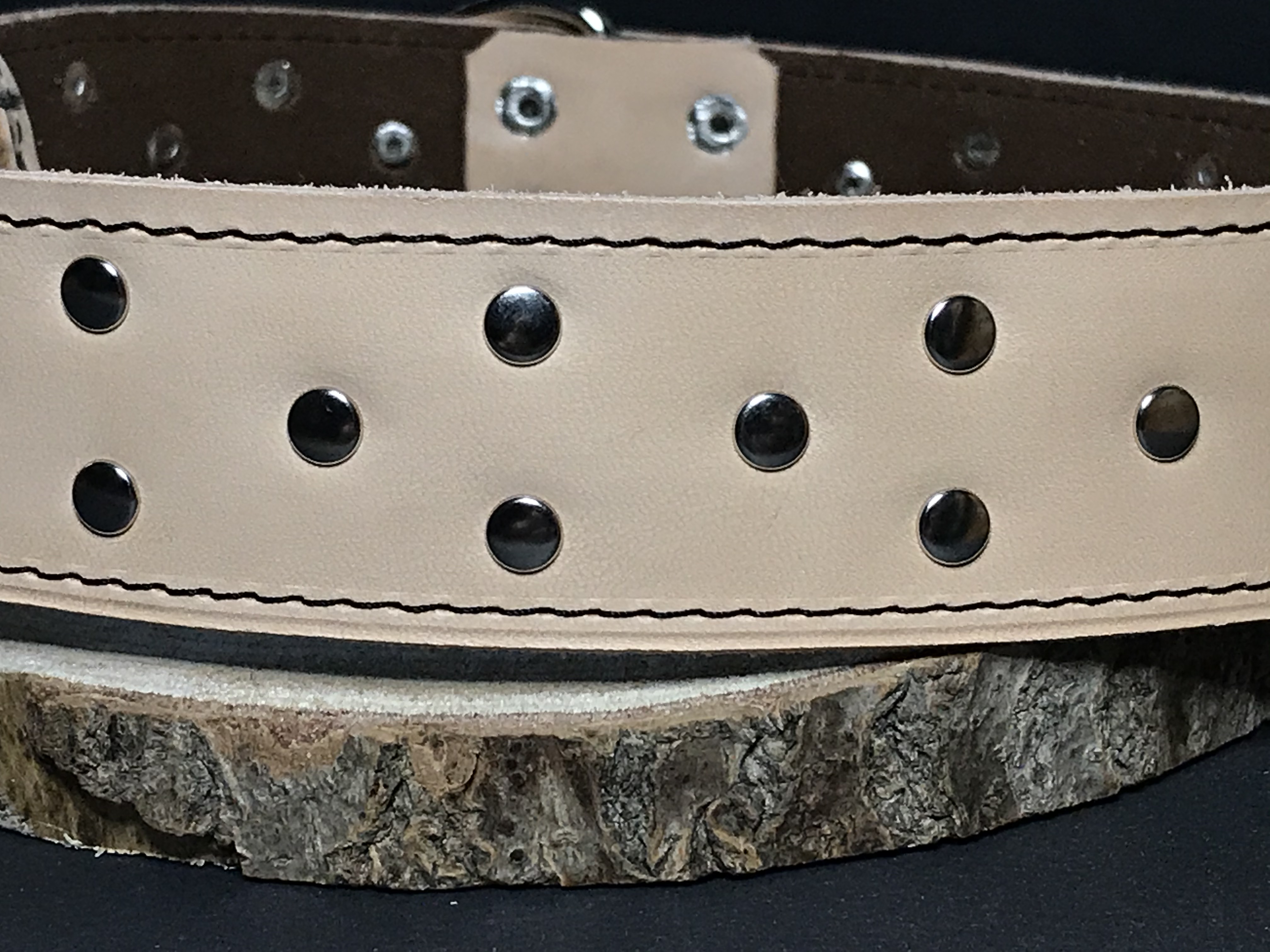 Palkar zdobený obojok z kože hladenice pre psov 80 cm x 40 mm prírodný