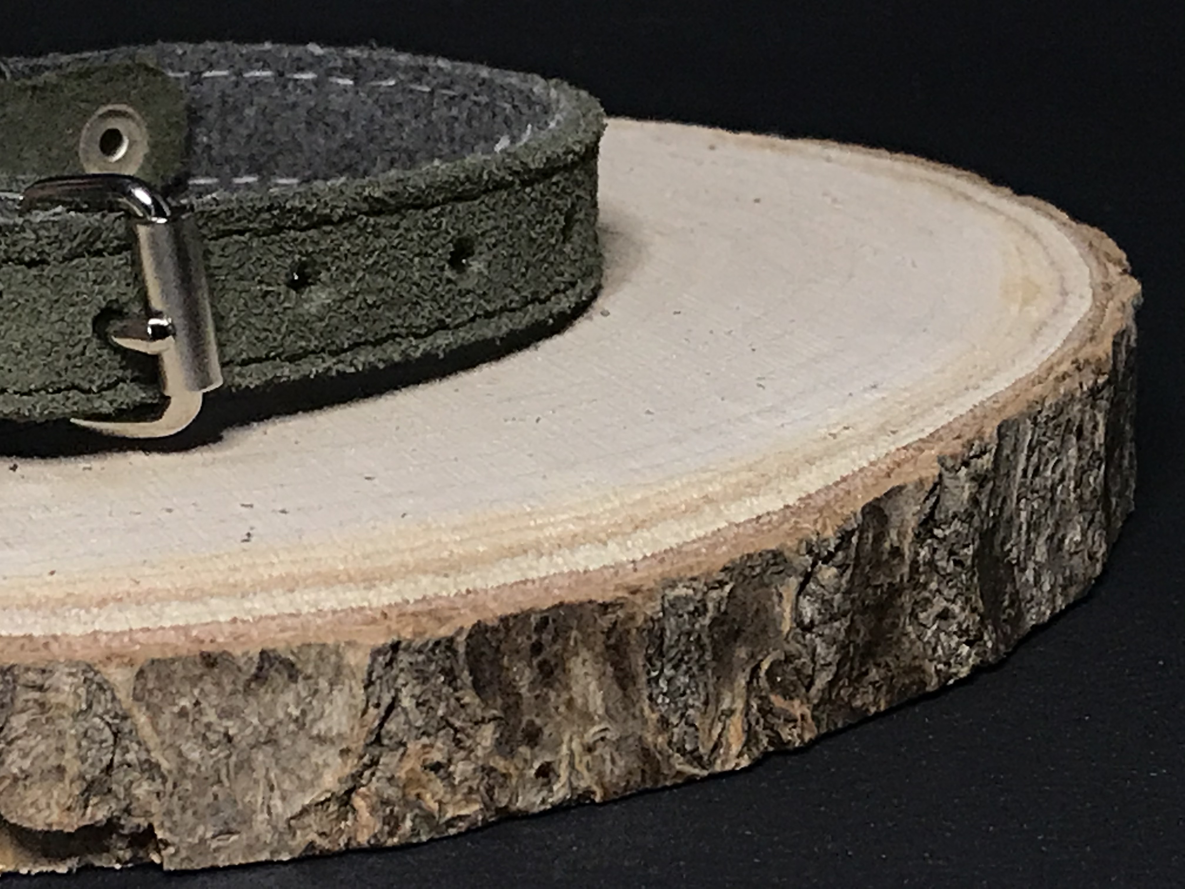 Palkar obojok z velúrovej kože pre psov 20 cm x 12 mm vojenská