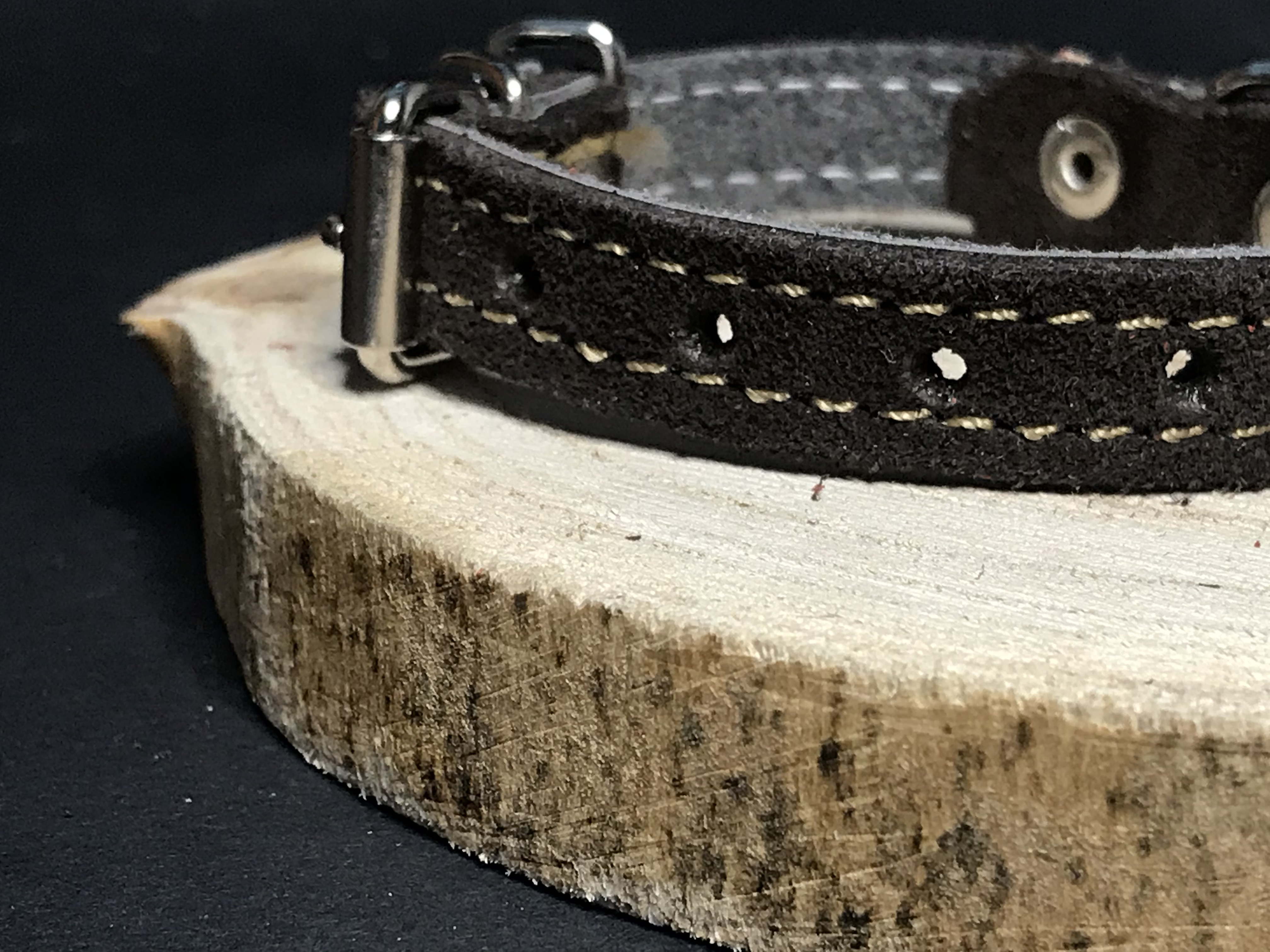 Palkar obojok z velúrovej kože pre psy 20 cm x 12 mm hnedá