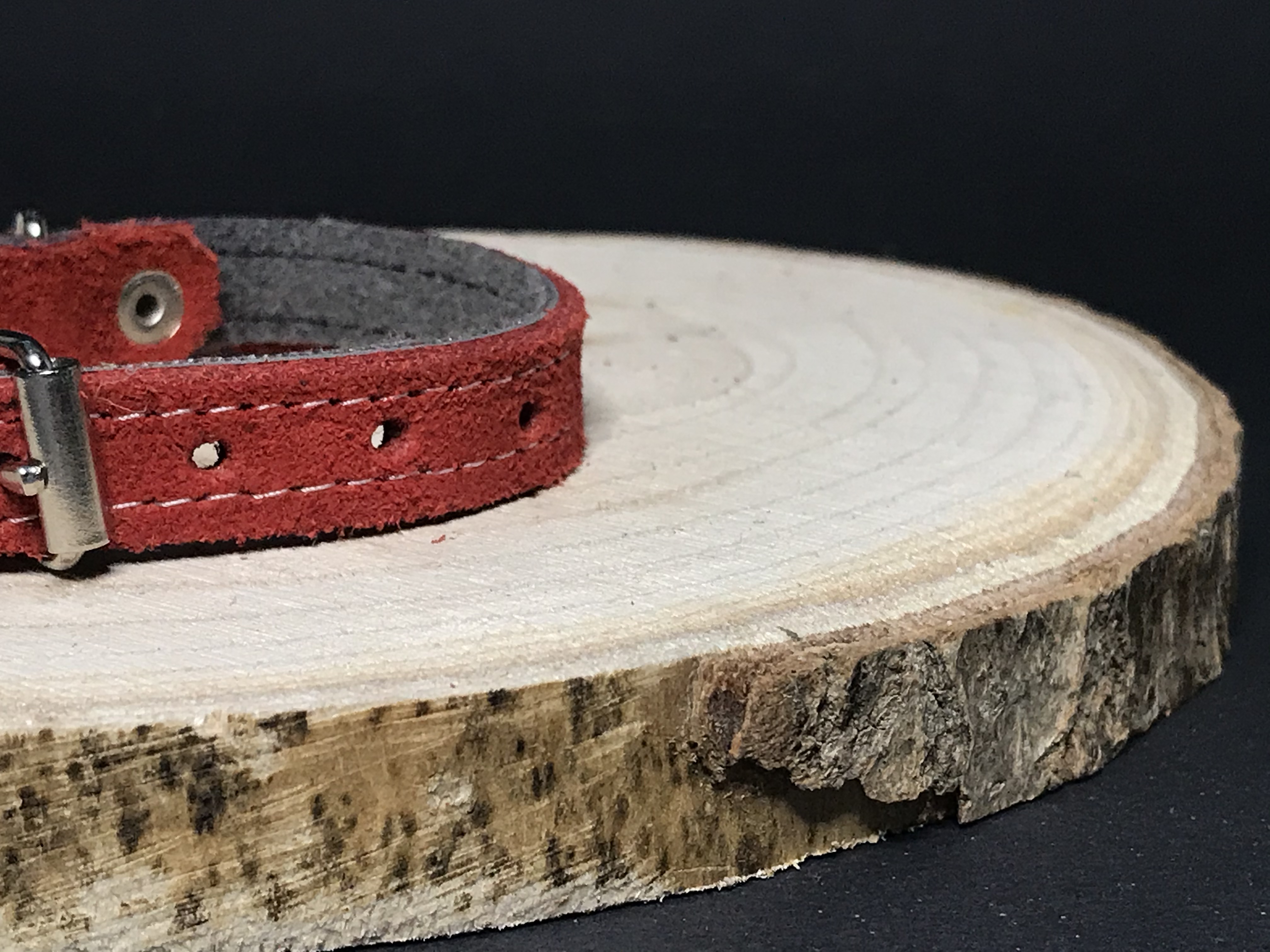 Palkar obojok z velúrovej kože pre psov 20 cm x 12 mm tmavo-červená