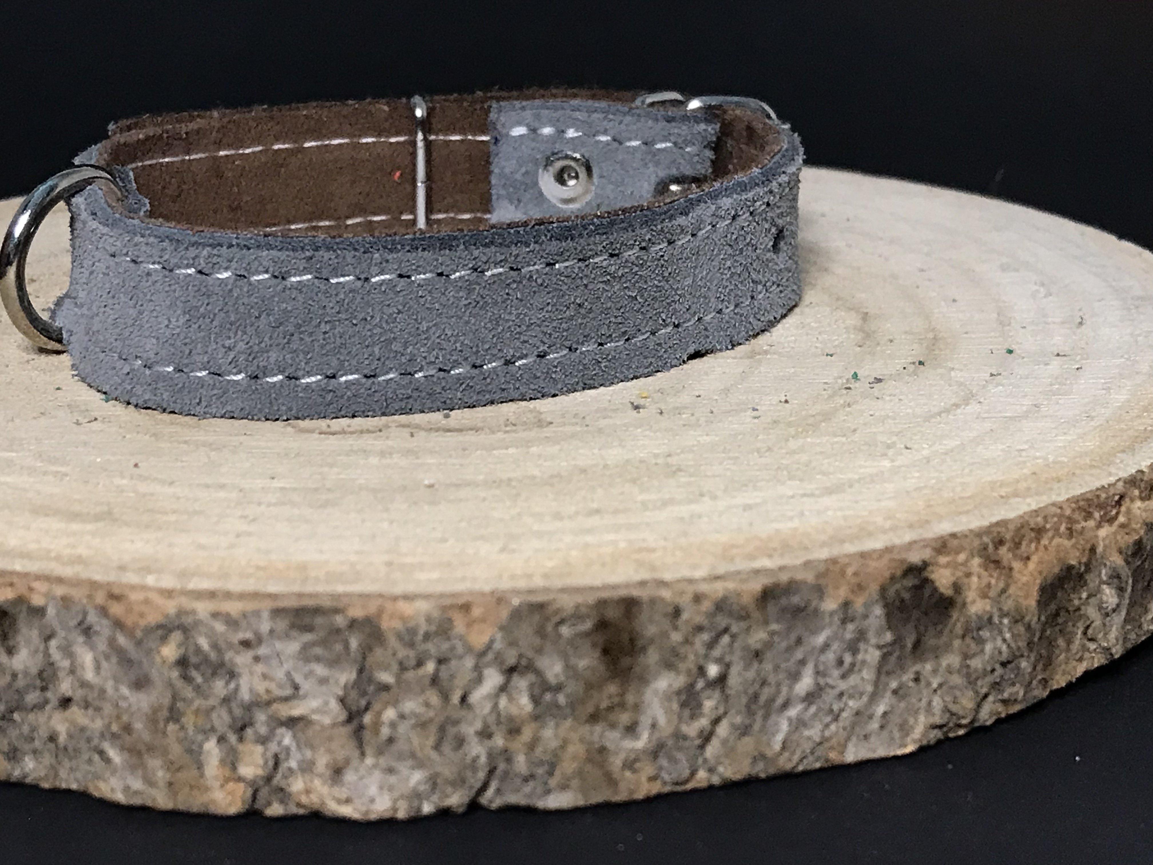 Palkar obojok z velúrovej kože pre psov 25 cm x 14 mm sivá