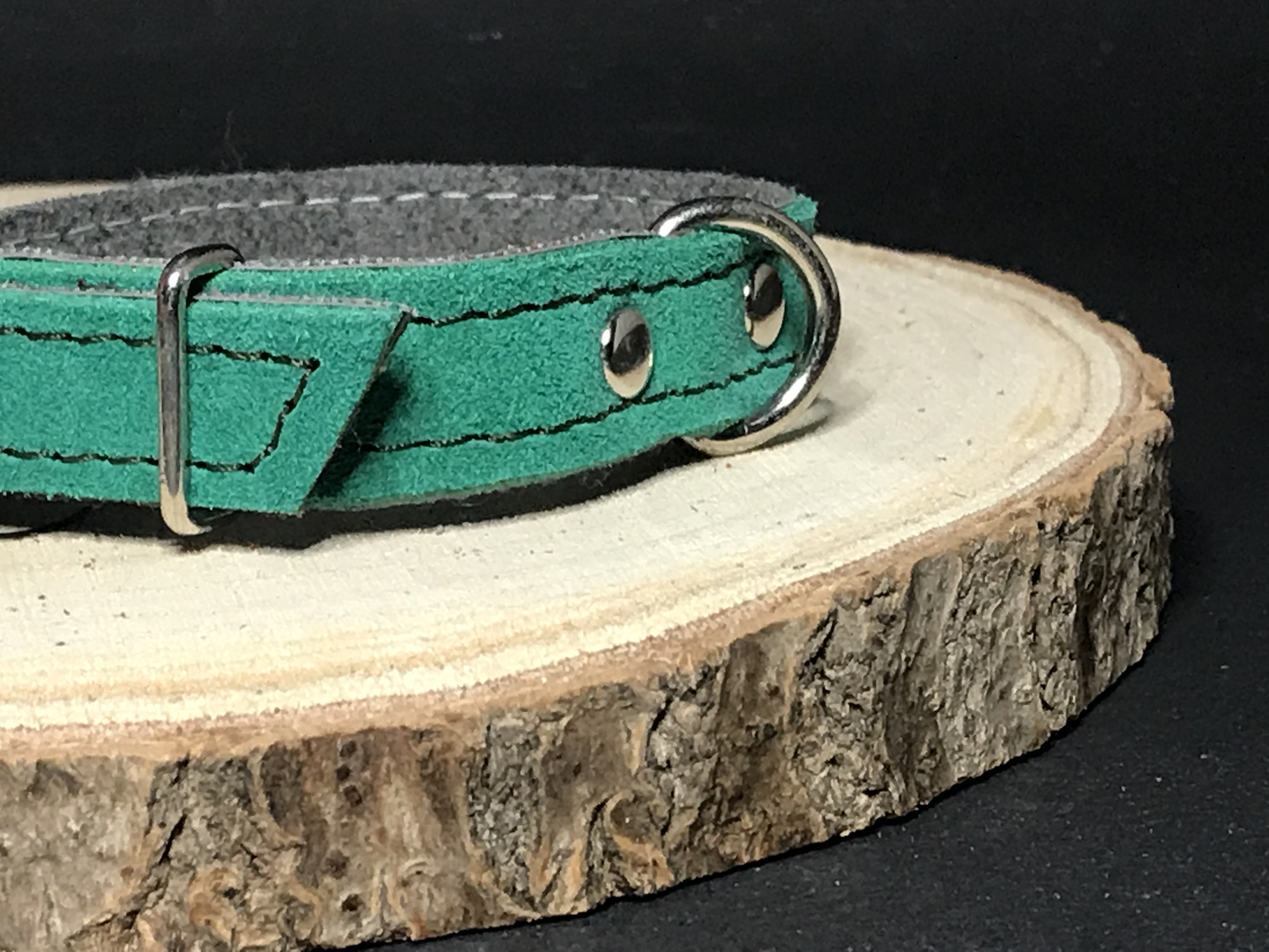Palkar obojok z velúrovej kože pre psov 25 cm x 14 mm zelená