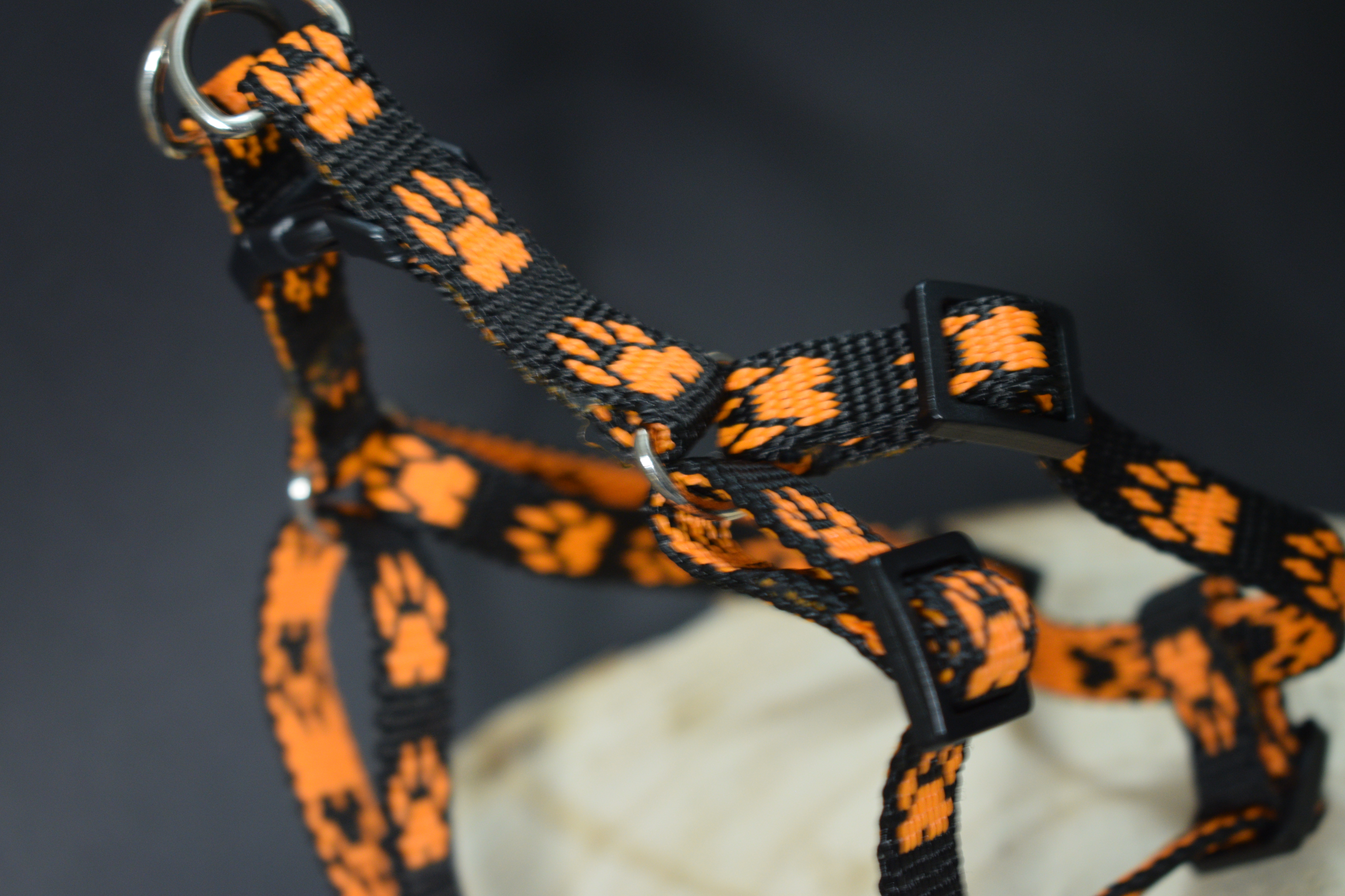 Palkar motýlik postroj pre psov 28 cm - 40 cm veľ. 1 čierno-oranžová s labkami