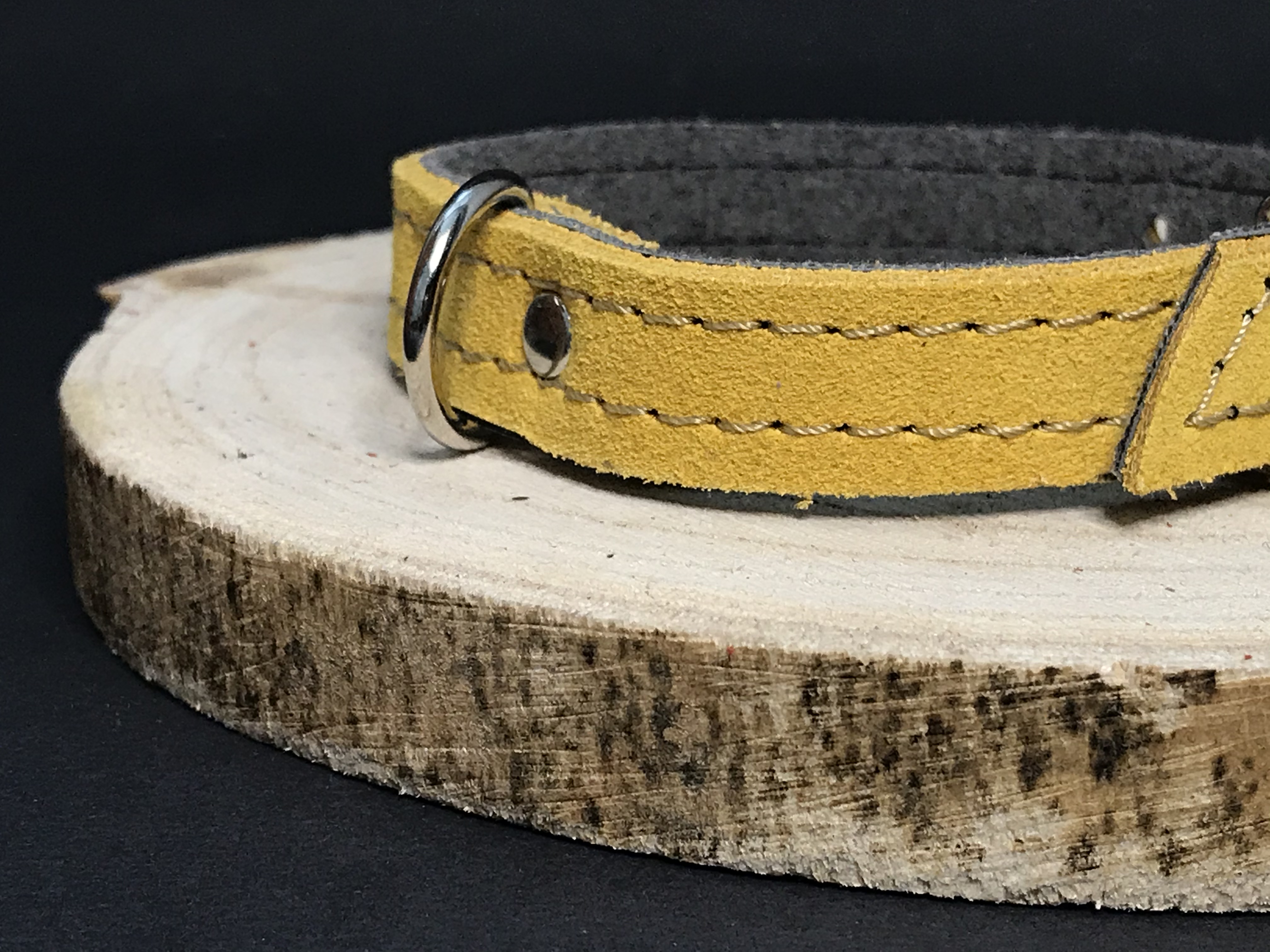 Palkar obojok z velúrovej kože pre psov 30 cm x 16 mm žltá