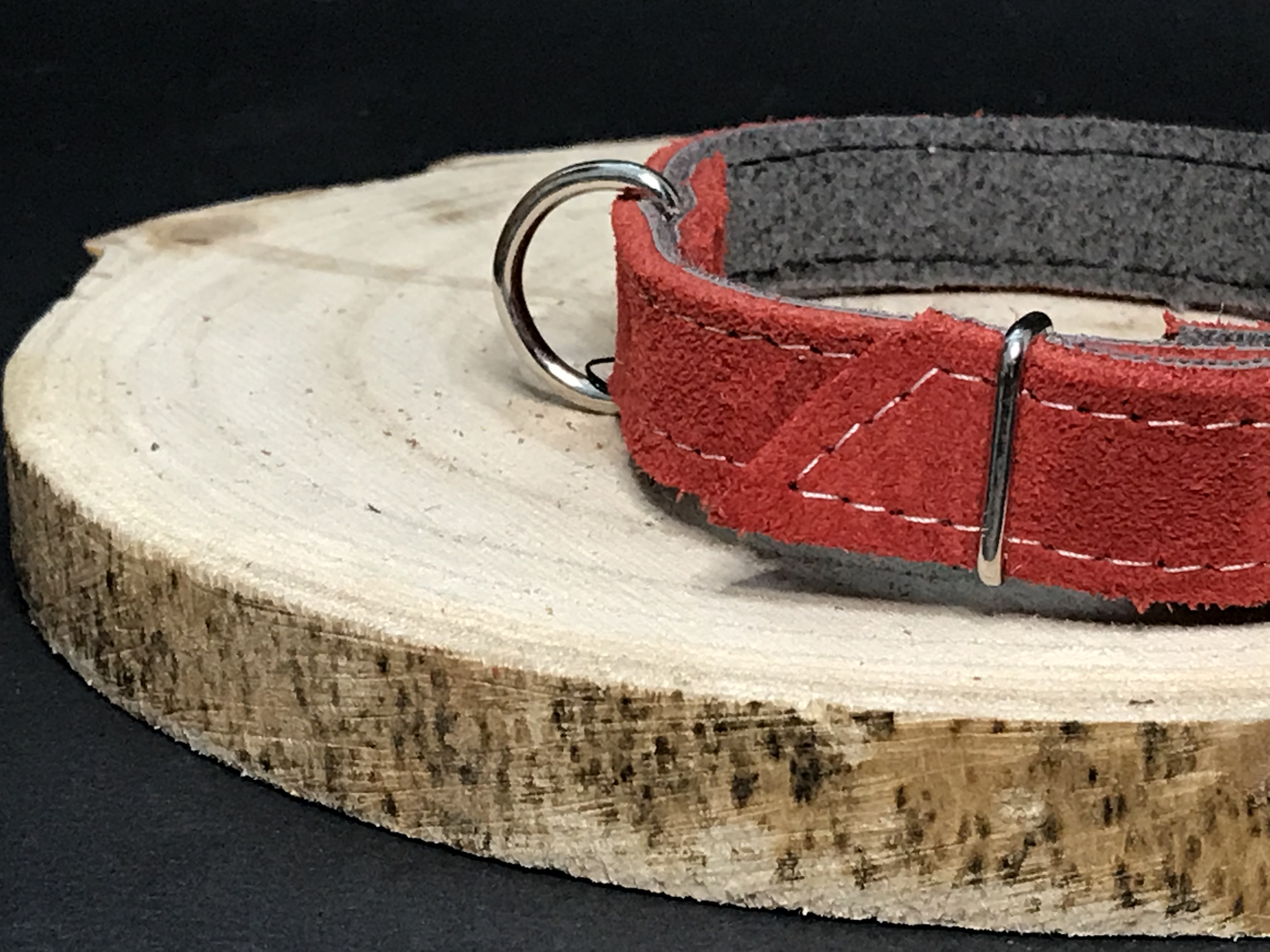 Palkar obojok z velúrovej kože pre psov 30 cm x 16 mm tmavo-červená