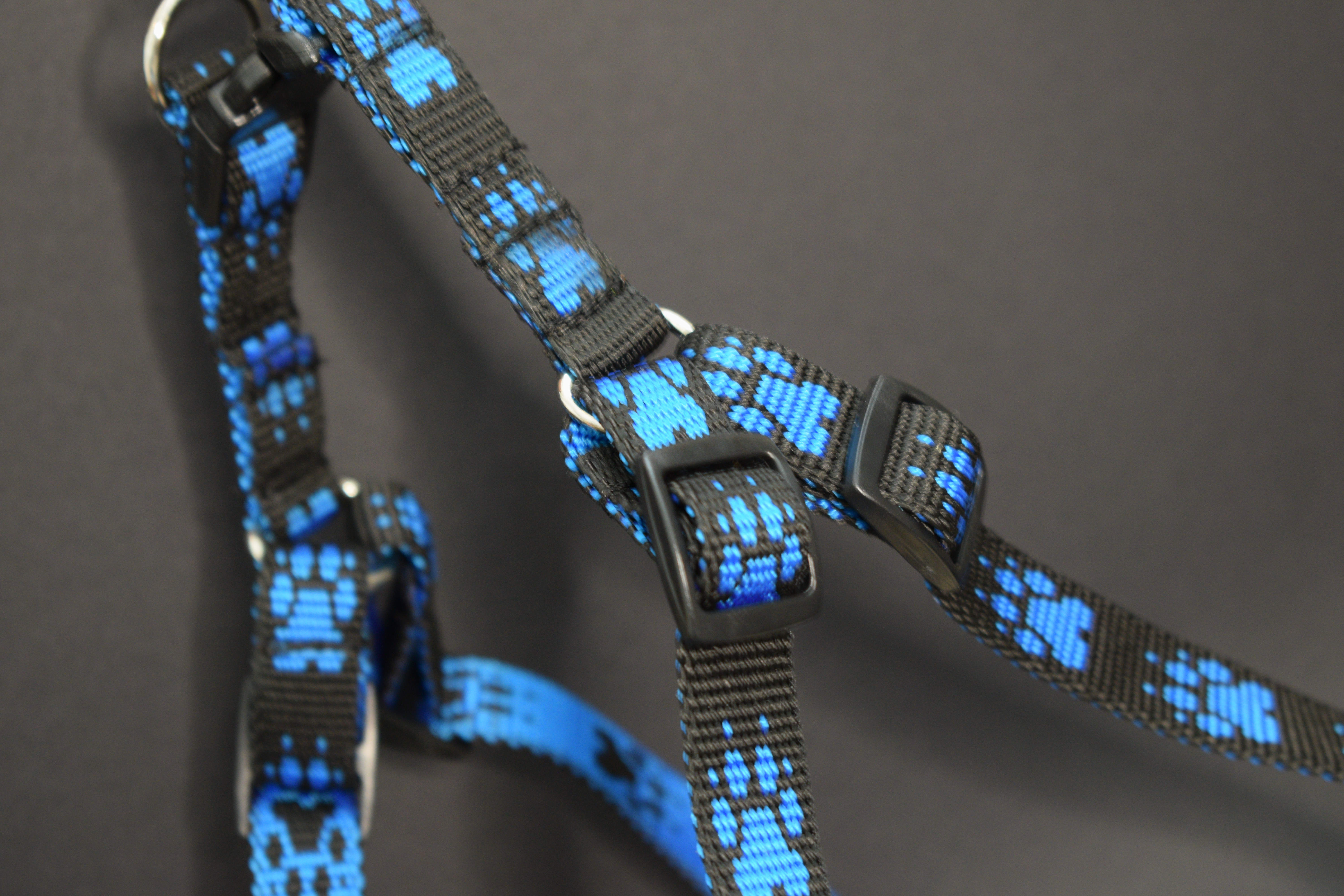 Palkar motýlik postroj pre psov 44 cm - 62 cm veľ. 2 čierno-modrá s labkami