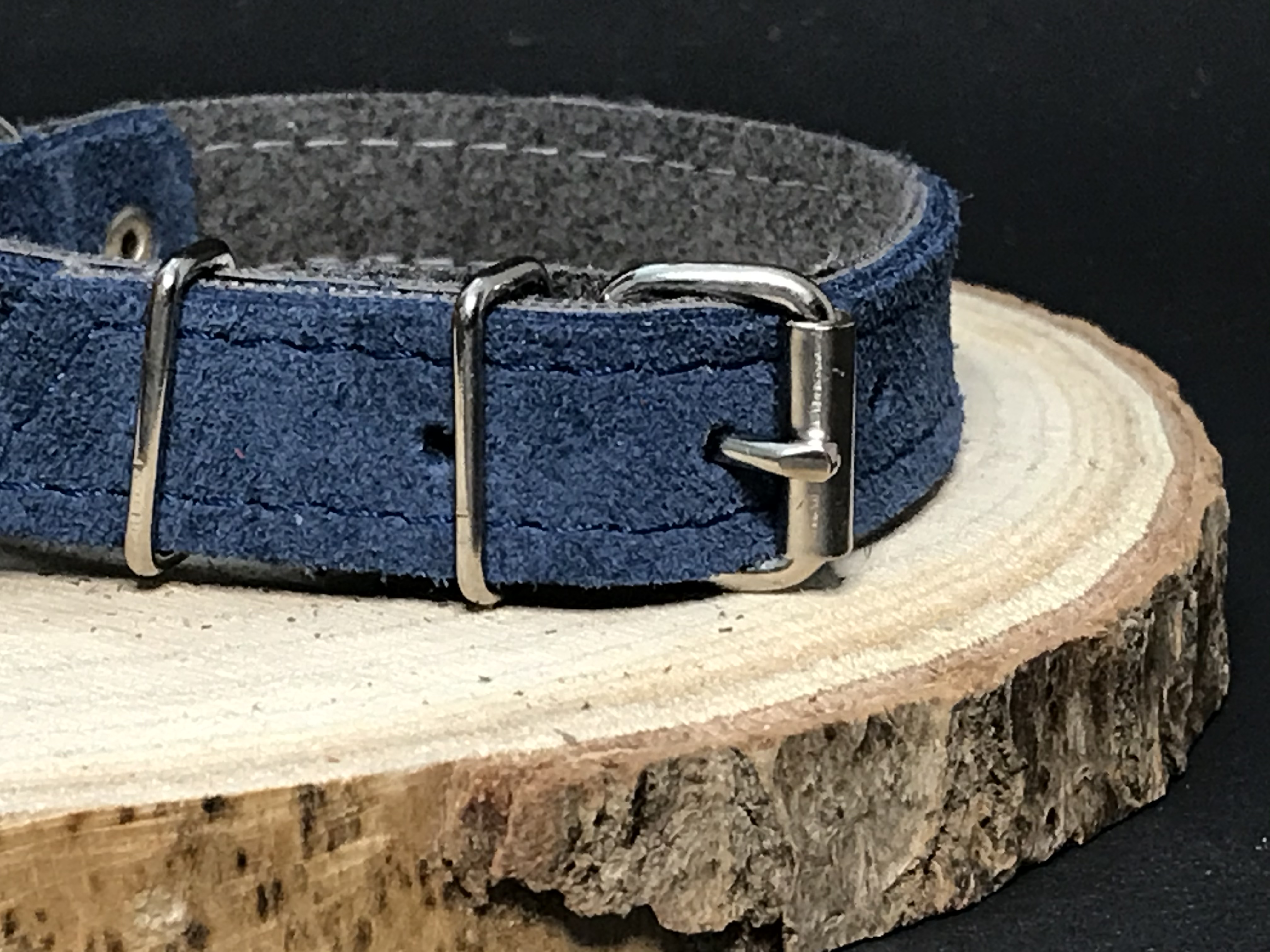 Palkar obojok z velúrovej kože pre psov 30 cm x 16 mm modrá