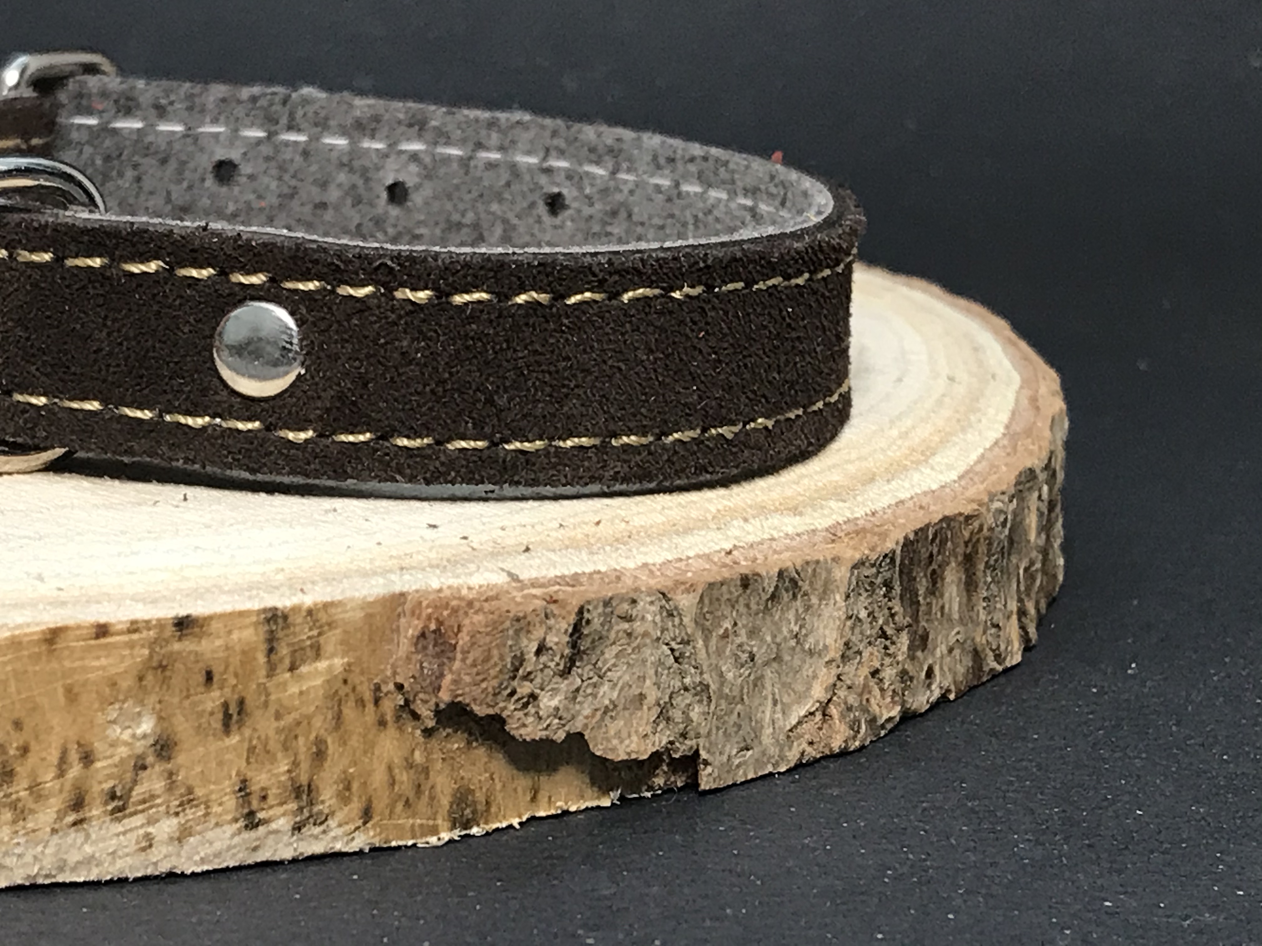 Palkar obojok z velúrovej kože pre psov 30 cm x 16 mm hnedá