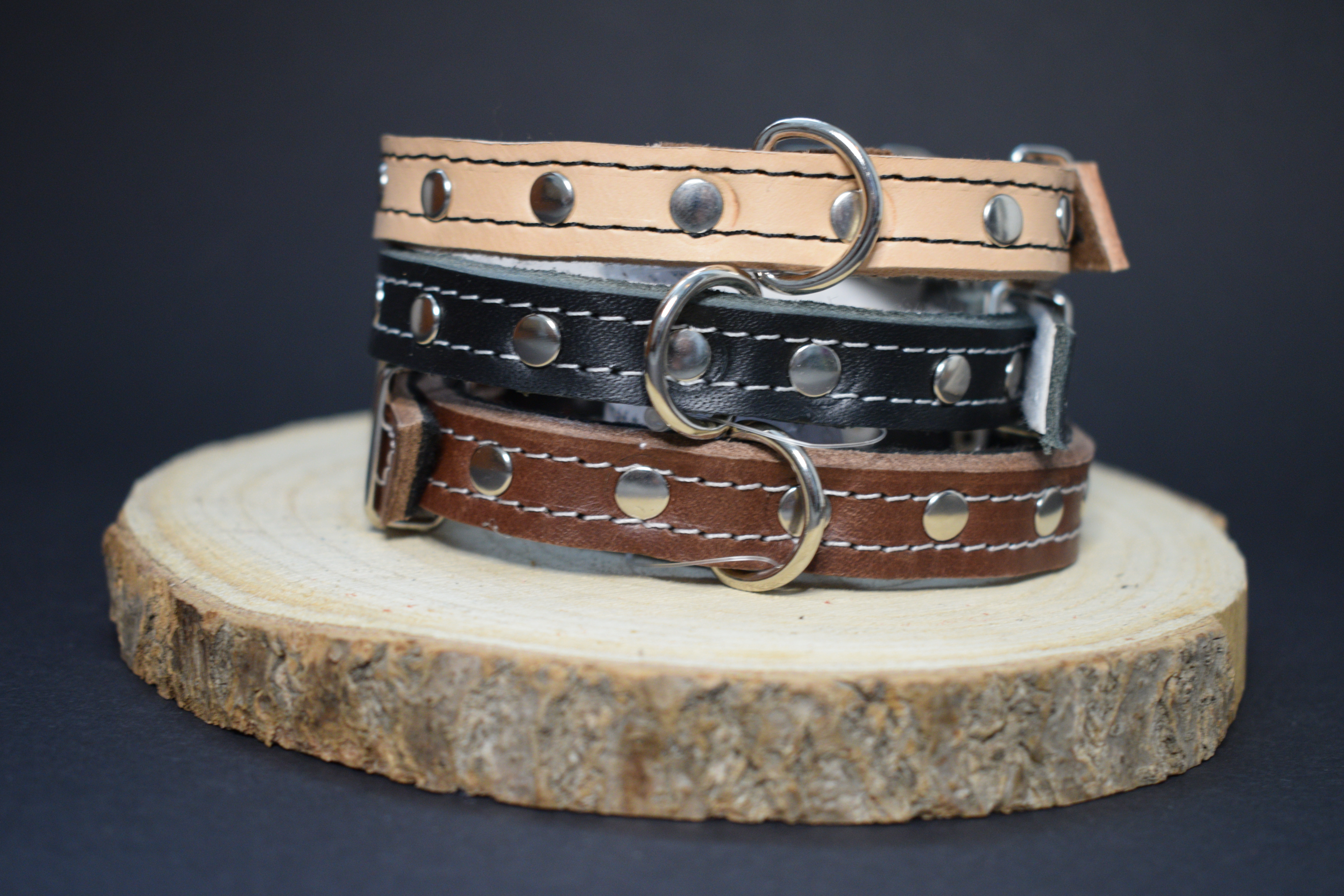 Palkar zdobený obojok z kože hladenice pre psov 35 cm x 14 mm hnedý