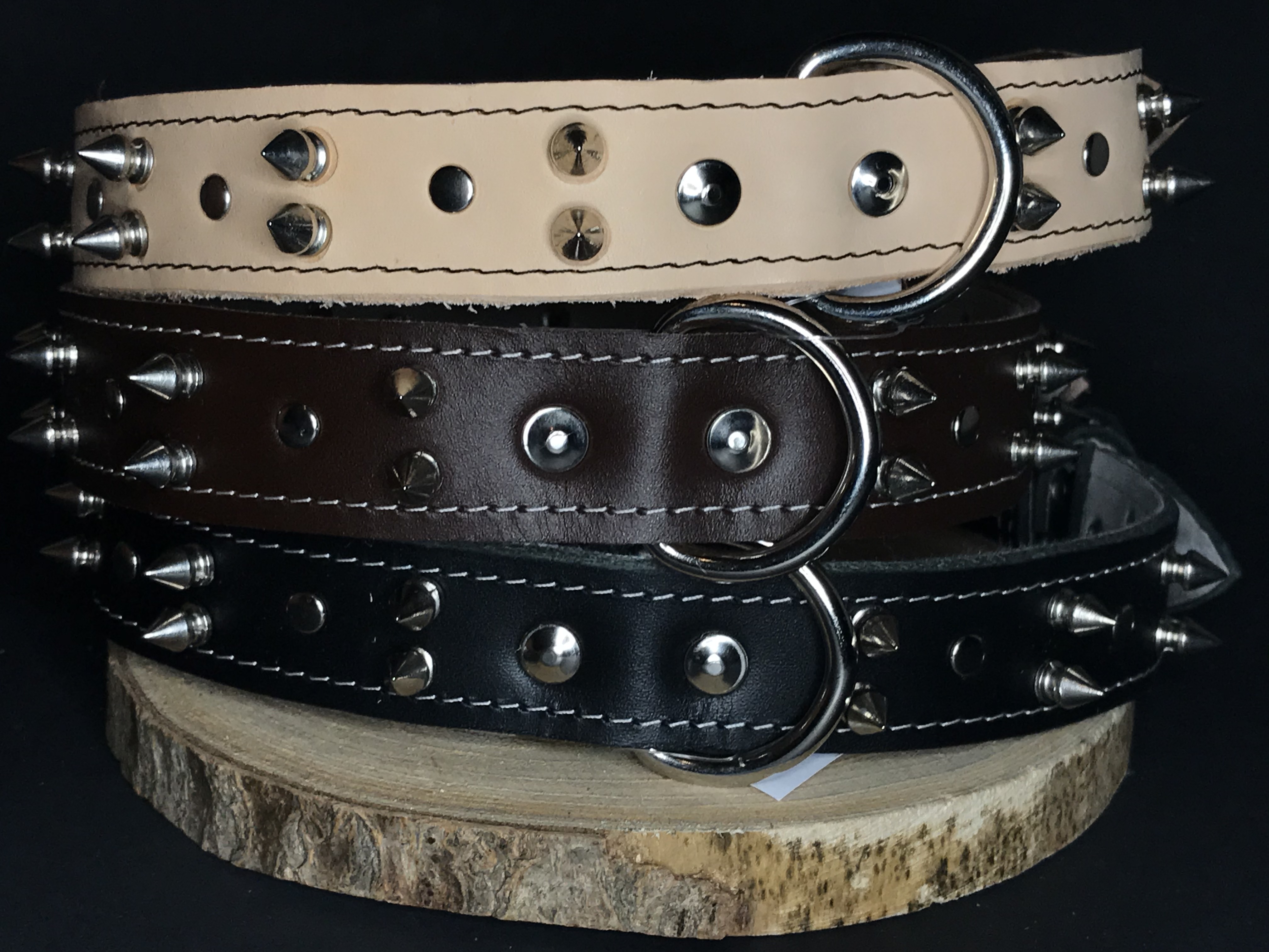 Palkar obojok z kože hladenice pre psov zdobený hrotmi 80 cm x 30 mm čierny