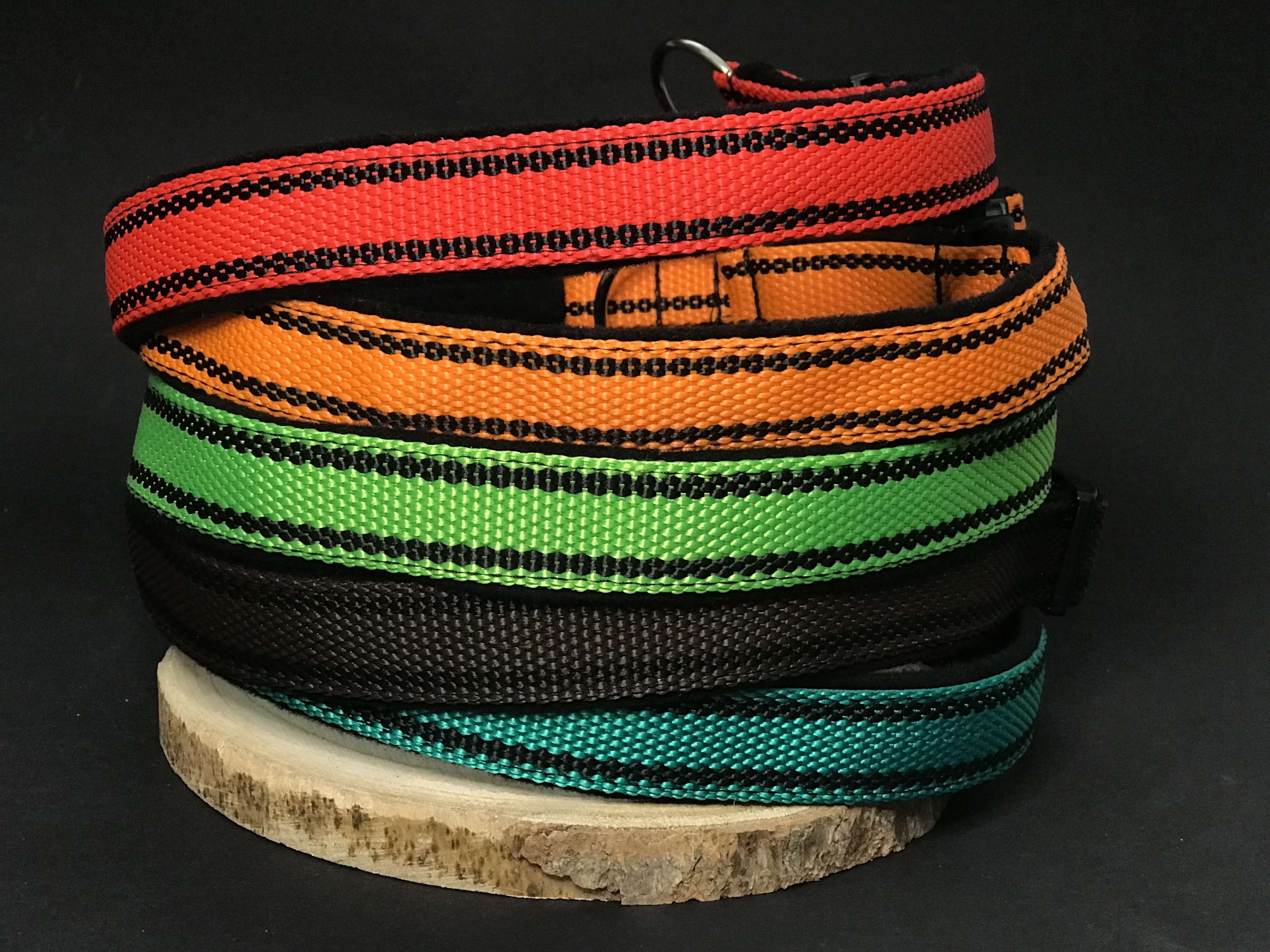 Palkar podšitý obojok z popruhu pre psov 65 cm x 25 mm hnedá s páskami