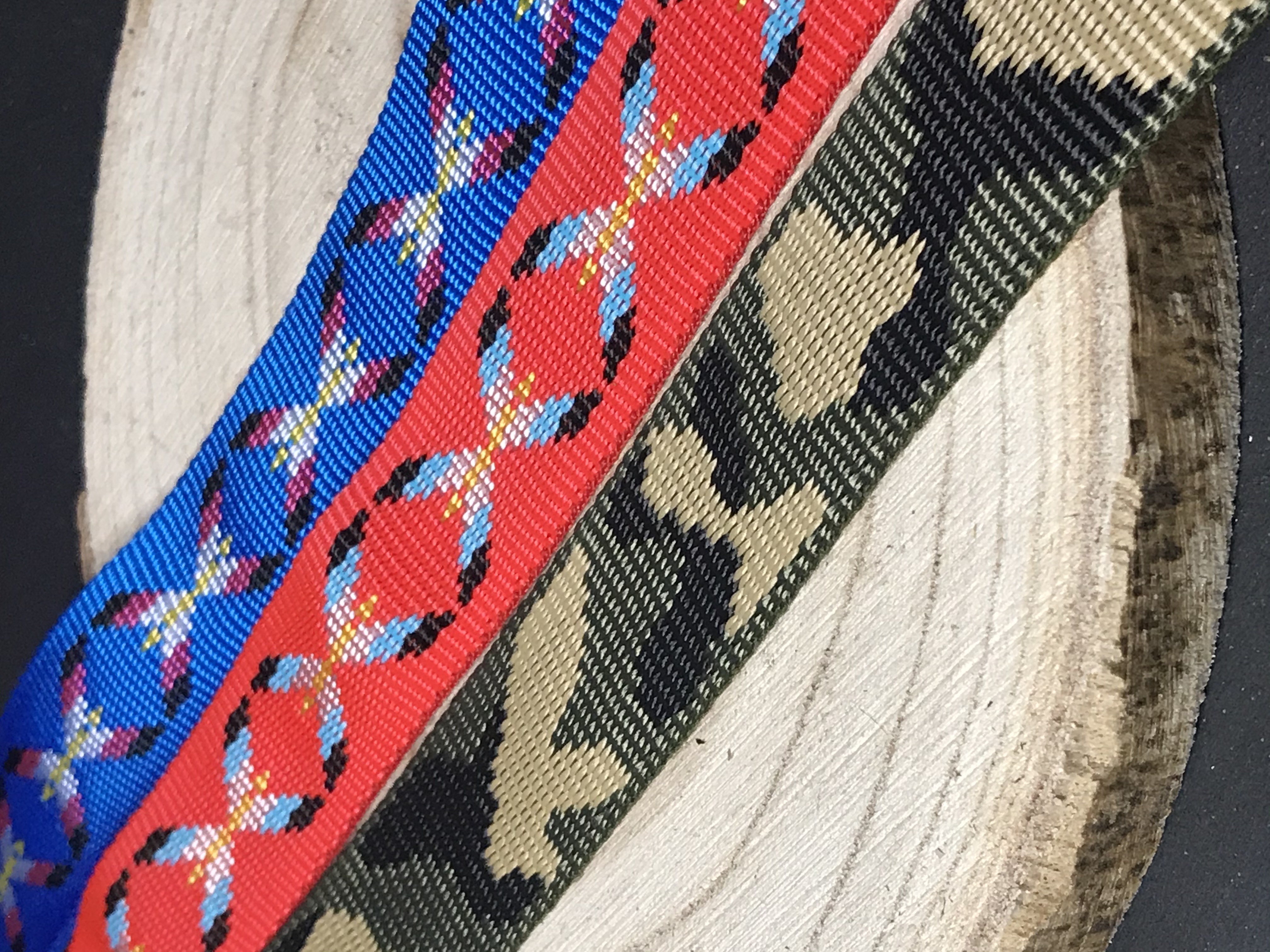 Palkar bezpečnostný pás do auta pre veľké psy 65 cm x 25 mm červená s idnianom