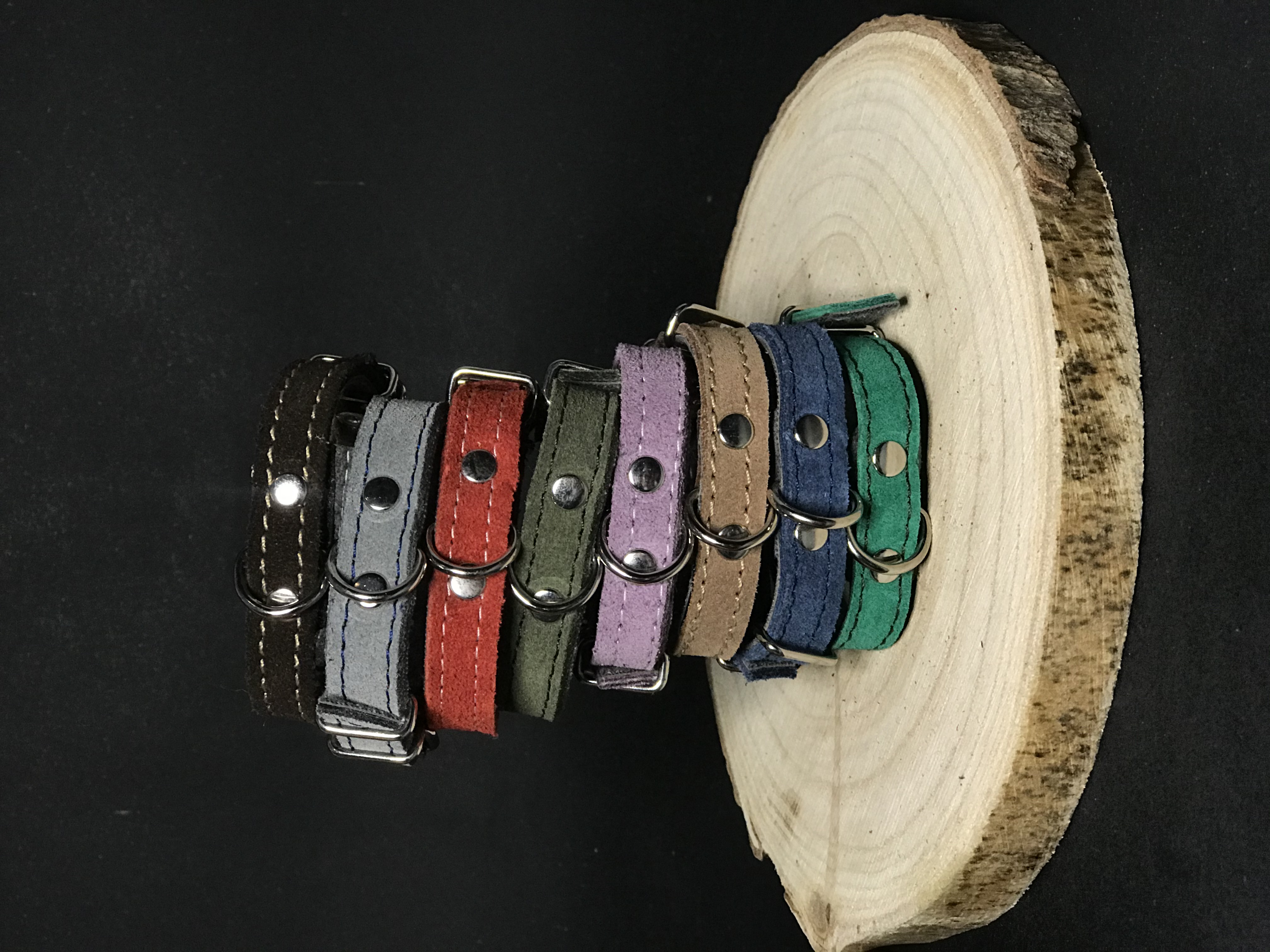 Palkar obojok z velúrovej kože pre psov 20 cm x 12 mm tmavo-červená