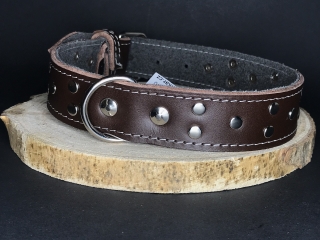 Palkar zdobený obojok z kože hladenice pre psov 55 cm x 30 mm hnedý