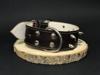 Palkar obojok z kože hladenice pre psov zdobený hrotmi 55 cm x 40 mm hnedý