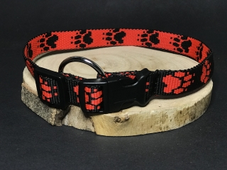 Palkar obojok z popruhu pre psov 50 cm x 20 mm čierno-červená s labkami