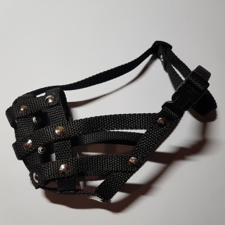 Palkar nylonový náhubok pre skrátený ňufák pre psov veľ. 3 25 cm x 5,5 cm čierna