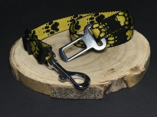 Palkar bezpečnostný pás do auta pre stredne veľké psy 55 cm x 20 mm čierno-žltá s labkami