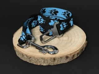 Palkar bezpečnostný pás do auta pre veľké psy 65 cm x 25 mm čierno-svelo-modrá s labkami