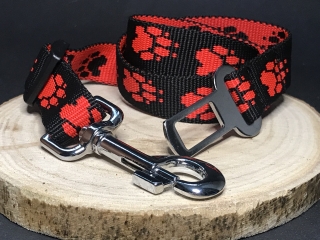 Palkar bezpečnostný pás do auta pre veľké psy 65 cm x 25 mm čierno-červená s labkami