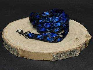 Palkar vodítko z popruhu pre psov 150 cm x 10 mm čierno-modrá s labkami