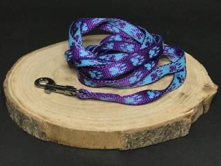 Palkar vodítko z popruhu pre psov 150 cm x 10 mm modro-fialová s labkami