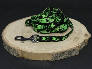 Palkar vodítko z popruhu pre psov 150 cm x 10 mm čierno-zelená s labkami