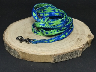 Palkar vodítko z popruhu pre psov 150 cm x 10 mm modro-zelená s šípkami