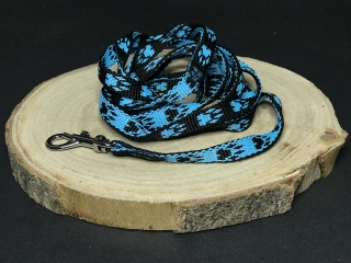 Palkar vodítko z popruhu pre psov 150 cm x 10 mm čierno-svetlo modrá s labkami