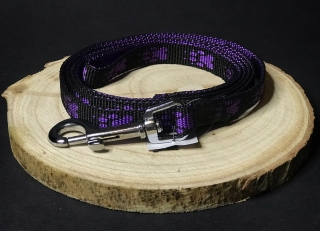 Palkar vodítko z popruhu pre psov 150 cm x 16 mm fialová s labkami