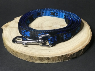 Palkar vodítko z popruhu pre psov 150 cm x 16 mm čierno-modrá s labkami