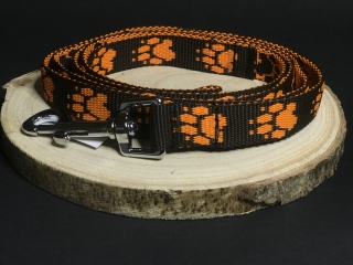 Palkar vodítko z popruhu pre psov 150 cm x 20 mm hnedo-oranžová s labkami