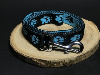 Palkar vodítko z popruhu pre psov 150 cm x 25 mm čierno-svetlo modrá s labkami