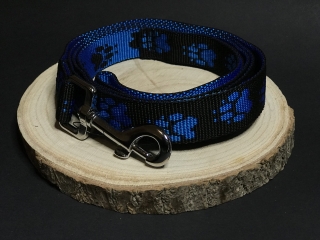 Palkar vodítko z popruhu pre psov 150 cm x 25 mm čierno-modrá s labkami