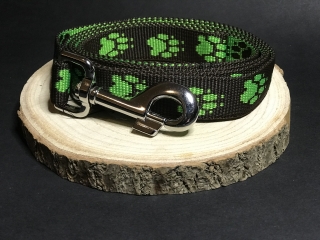 Palkar vodítko z popruhu pre psov 150 cm x 25 mm hnedo-zelená s labkami