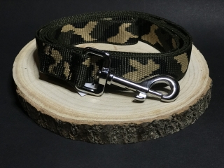 Palkar vodítko z popruhu pre psov 150 cm x 25 mm maskáčová