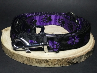 Palkar vodítko prepínacie z popruhu pre psov 250 cm x 25 mm čierno-fialová s labkami